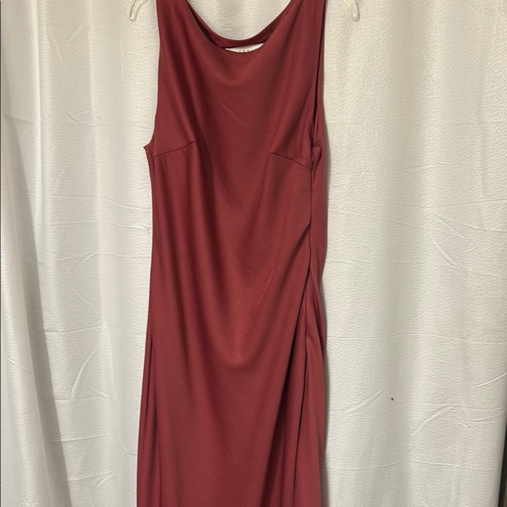 Elegant Sleeveless Dress in Rust
